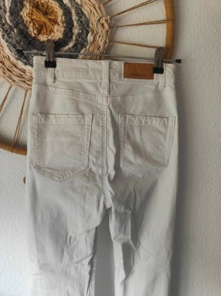 Pantalón vaquero Stradivarius blanco T32
