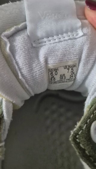 Vans verdi mm 38 solo provate  mi sono corte  49 e