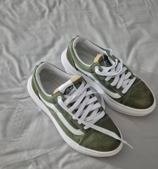 Vans verdi mm 38 solo provate  mi sono corte  49 e