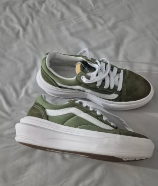Vans verdi mm 38 solo provate  mi sono corte  49 e