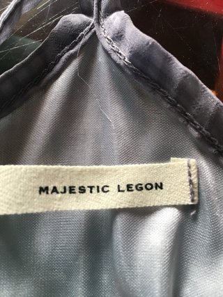 Canottiera in tessuto velato grigio e bianco