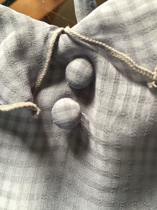 Canottiera in tessuto velato grigio e bianco