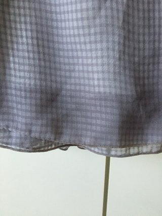 Canottiera in tessuto velato grigio e bianco