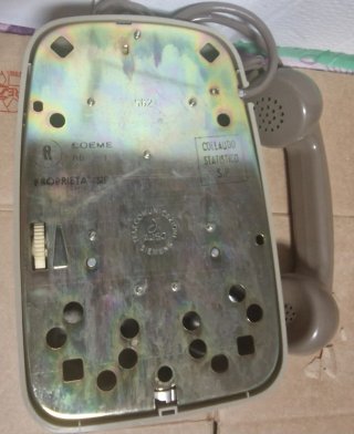 Telefono vintage a disco grigio da muro