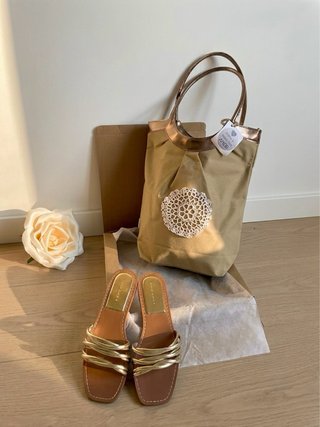 Bolso Beige + Sandalias Doradas Pull&Bear Talla 36