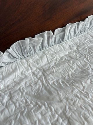 Colcha invierno ZARA HOME con volante. No envío.