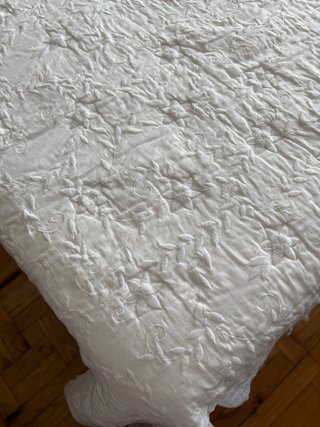 Colcha invierno ZARA HOME con volante. No envío.