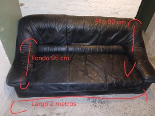 Divano in pelle nera