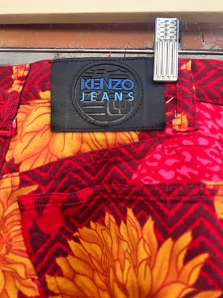 Pantalones vaqueros vinilo estampado