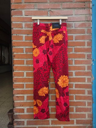 Pantalones vaqueros vinilo estampado