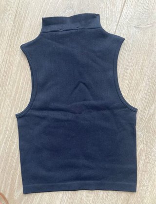 Top negro cuello semicisne de Pull&Bear