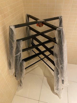 Set 4 Sillas Comedor. Tapizado beig y patas negras