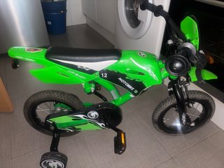 Bicicleta infantil verde 12 casi nueva