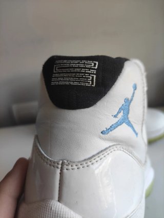 Air Jordan 11 Retro Legend Blue