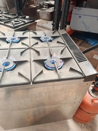 COCINA INDUSTRIAL 4 FUEGOS. MIRA MI PERFIL