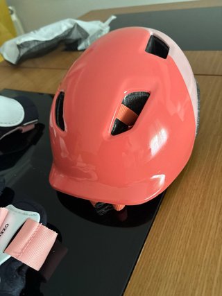 Casco y protecciones infantiles bici/patinete