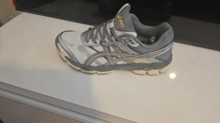 Zapatillas Asics Beige/Plata Talla 42 Nuevas