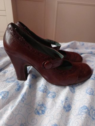 Zapatos de tacón BIVEL marrones