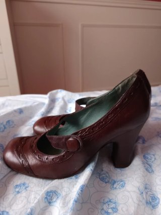 Zapatos de tacón BIVEL marrones