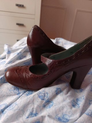 Zapatos de tacón BIVEL marrones