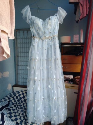 Vestido azul claro bordado sin estrenar