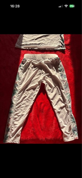 Conjunto chándal estampado tropical