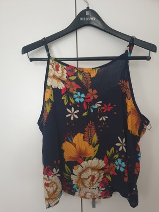Blusa floral con encaje con pantalón corto a juego