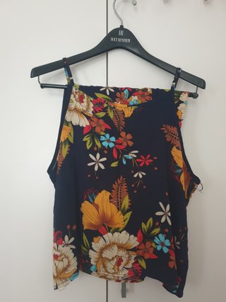 Blusa floral con encaje con pantalón corto a juego