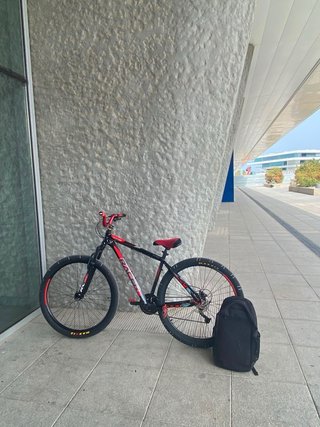 Bicicleta Stunt Negra y Roja