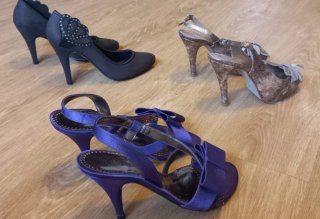 Lote 12 Zapatos plateados y azules. Bonites, play