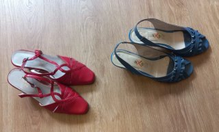 Lote 12 Zapatos plateados y azules. Bonites, play