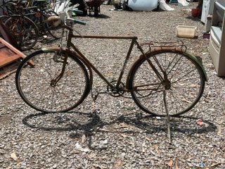 Bicicleta antigua de varilla