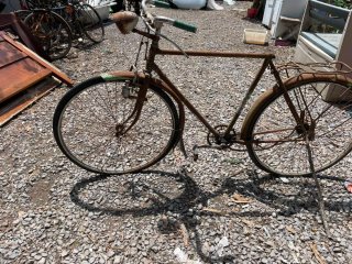Bicicleta antigua de varilla
