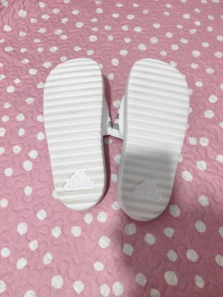 Chanclas Adidas Talla 42 Plata y Blanco