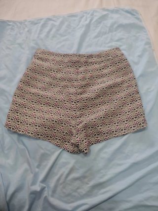 Shorts estampados beige y rosa