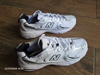 Zapatillas estilo New Balance 530  Talla 43