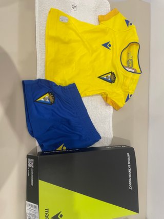 Equipación bebé Cádiz CF