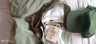 Pantalón corto Ron Barceló con cinto y gorra