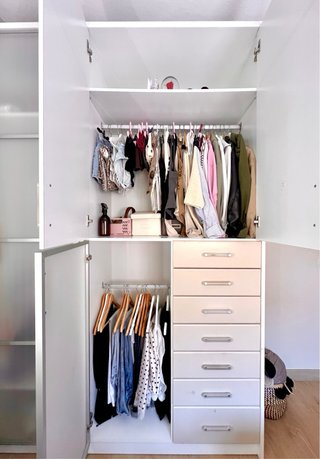 Set dos armarios dormitorio blanco y beige.