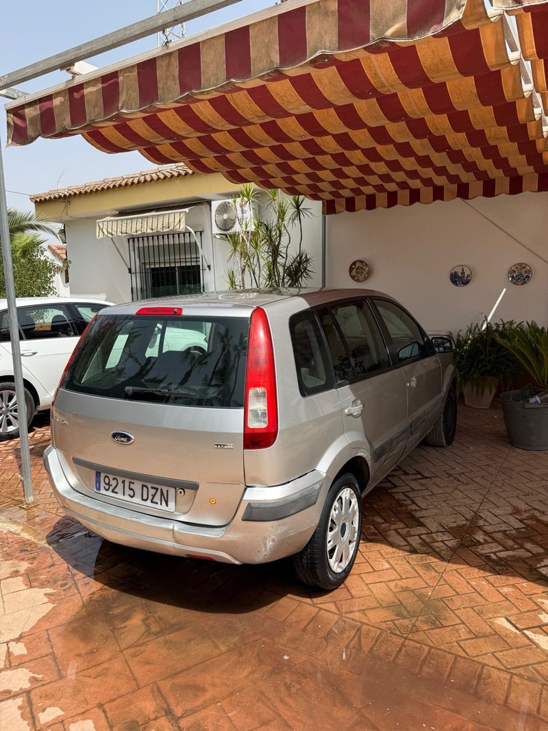 Ford Fusion 2006 - foto 1