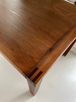 Mesa de madera maciza artesanal