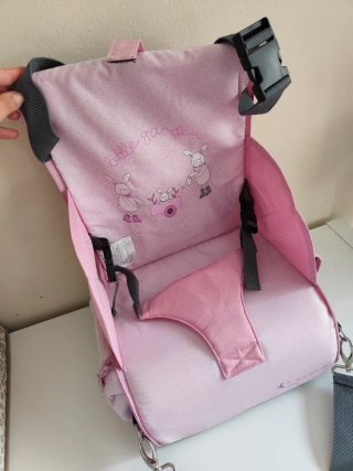 Trona portátil rosa con estampado