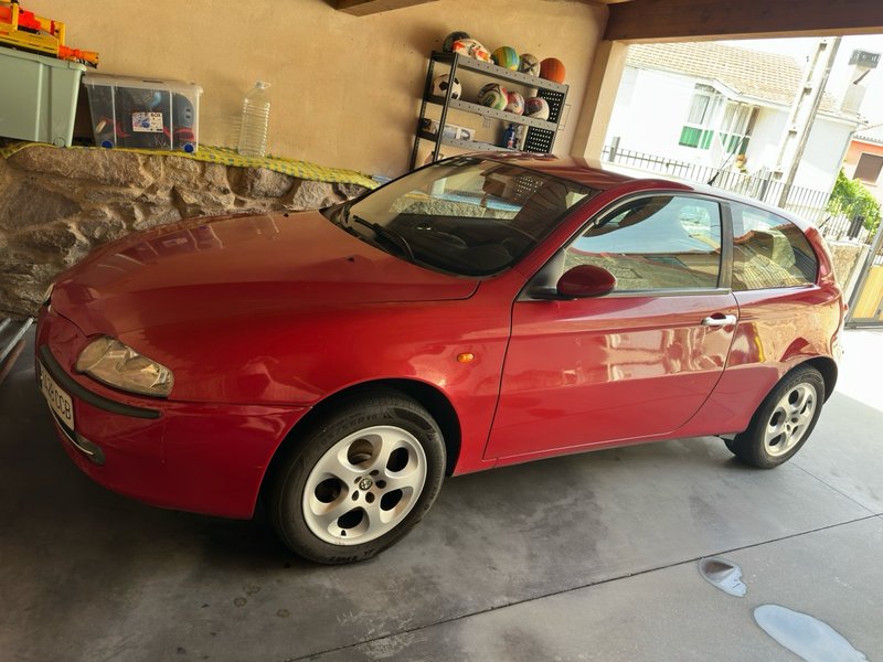 Alfa Romeo 147 2002 - foto 1