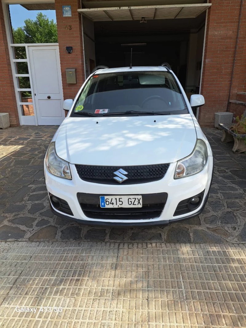 Suzuki SX4 2010 - foto 1