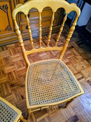 Pareja Sillas Vintage doradas con rejilla