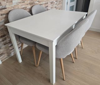 Mesa de comedor blanca