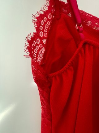 Lencero rojo con encaje