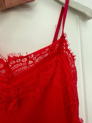 Lencero rojo con encaje