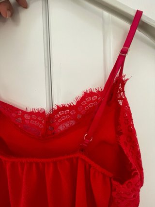 Lencero rojo con encaje