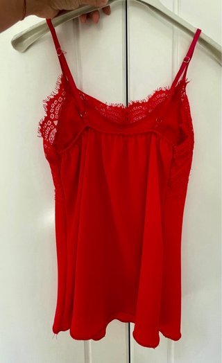 Lencero rojo con encaje